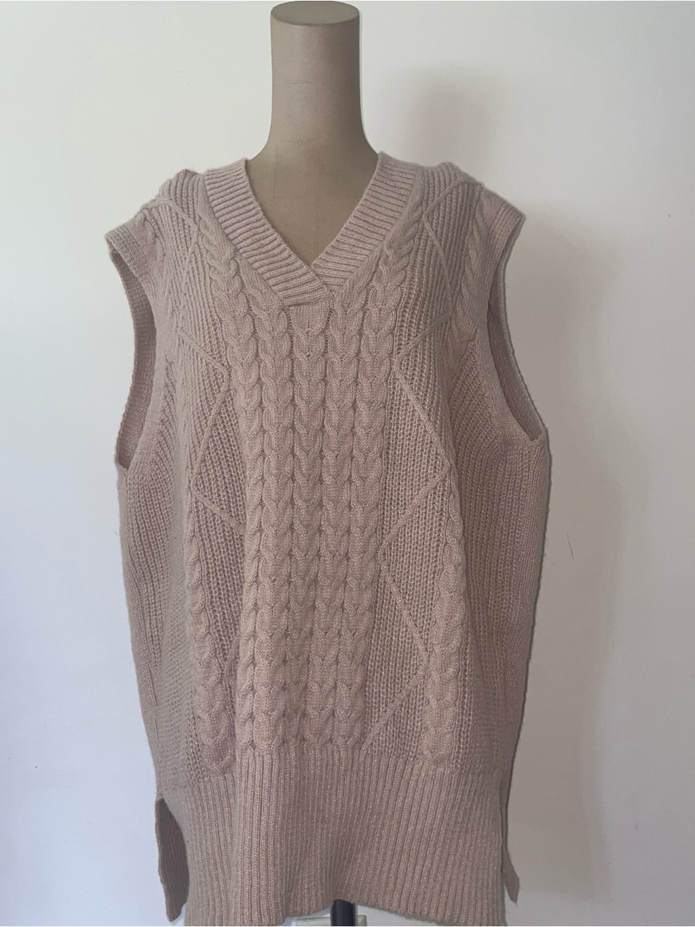 SIMPLE Women's Cable Knit V-Neck Sleeveless Top -soft -stretchy
